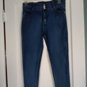 H & Y Women's slenderizing Jeans with embroidered back pockets Junior Size 17/18